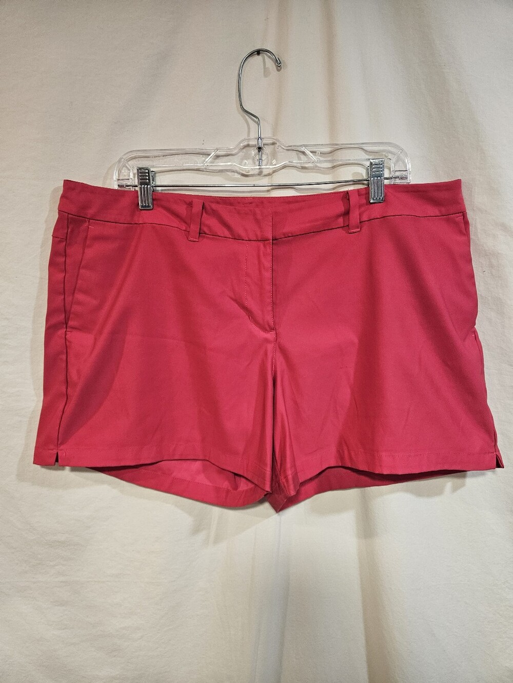 ⛳️ Nike Women’s Hot Pink Golf Shorts